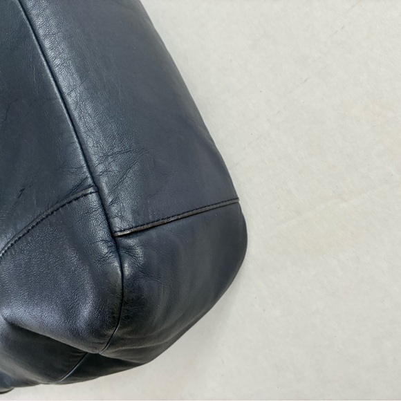 Coach Elegant Navy Leather Shoulder Bag - Picture 7 of 9